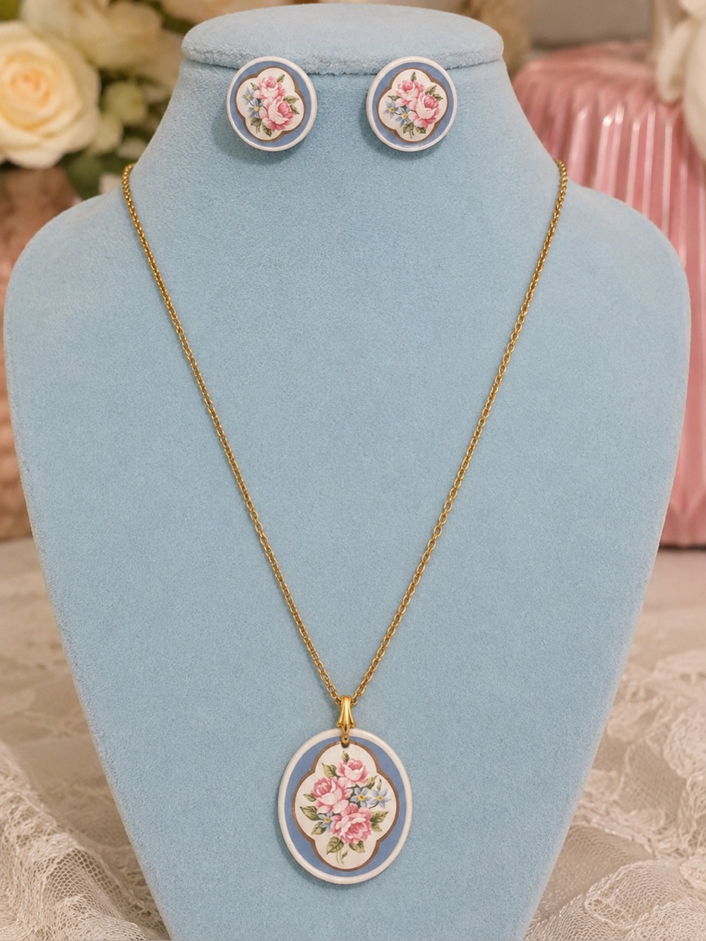 Vintage 1988 Avon Porcelain Floral Necklace & Pierced Earrings Set w Box